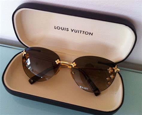 louis vuitton ladies sunglasses.